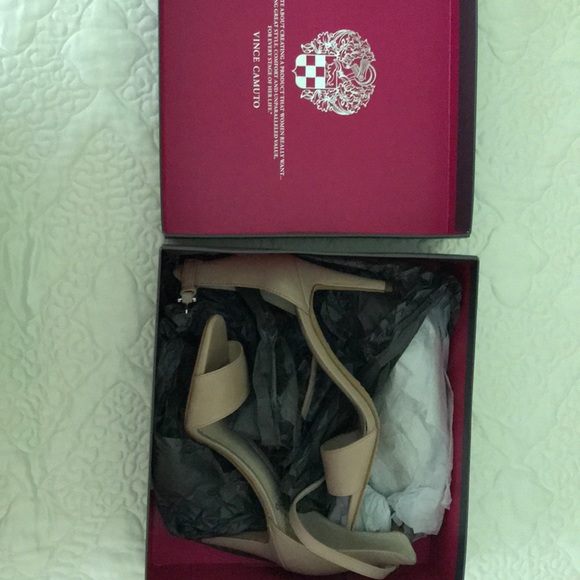 Vince Camuto nude heels - Picture 2 of 6